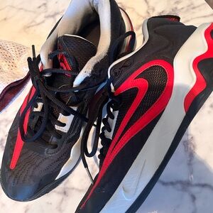 Nike Men's Black and Red Athletic Shoes